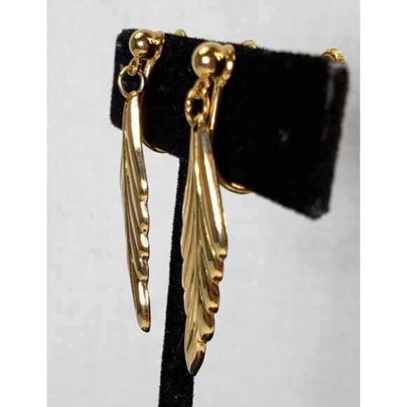 Vintage Napier Gold Tone Dangle Drop Screw Back Leaf Shaped Earrings - Picture 6 of 13